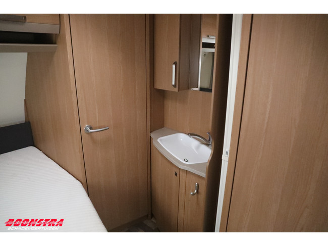 Knaus Sport 450 FU Middenkeuken Rondzit foto: 22