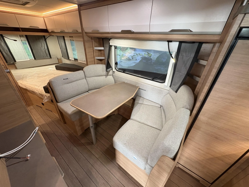 Knaus Sudwind Black Selection 500 PF kopkeuken / fransbed  foto: 9