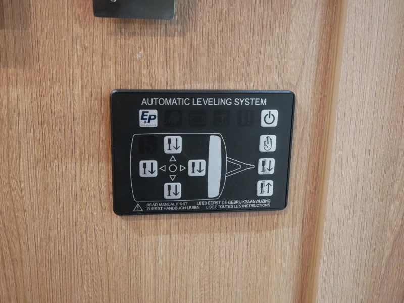 Knaus Sport 460 EU Mover levelsysteem luifel  foto: 17