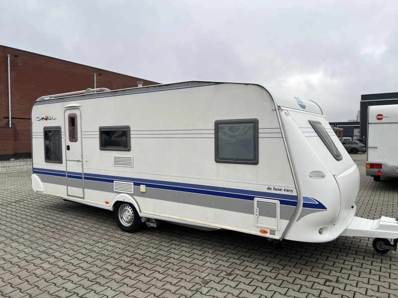 Hobby De luxe Easy 560 KMFE stapelbed zit frans  hoofdfoto: 1
