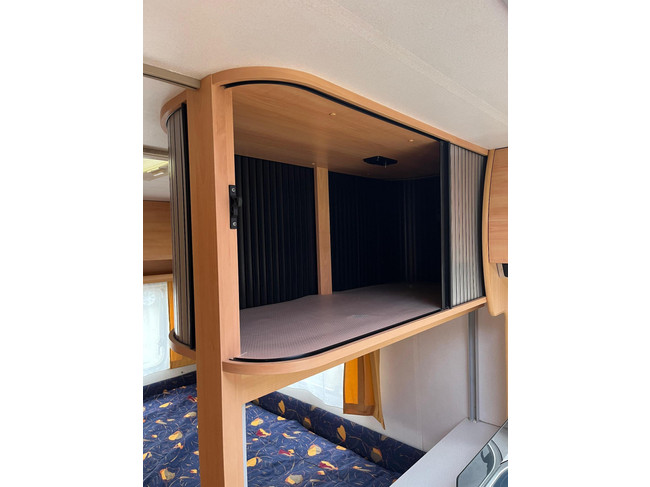 HOME-CAR Racer 45 Spirit | Fransbed | Dinette | Fietsenrek voor | Kachel | Koelkast | Toilet en wasbak foto: 14