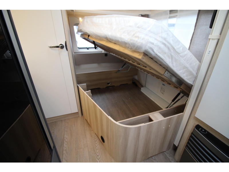 Hobby De Luxe 460 UFE Frans bed & rondzit!  foto: 16