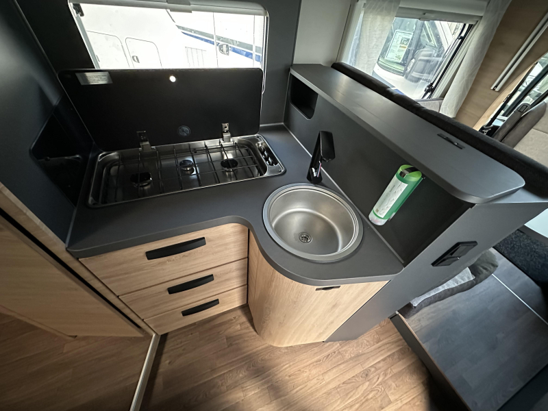 Knaus L!ve Wave 650 MF AUTOMAAT + HEFBED  foto: 8