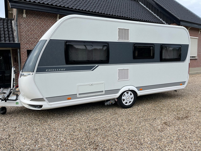 Hobby 495 Ufe Excelent Frans bed, mover . hoofdfoto: 1
