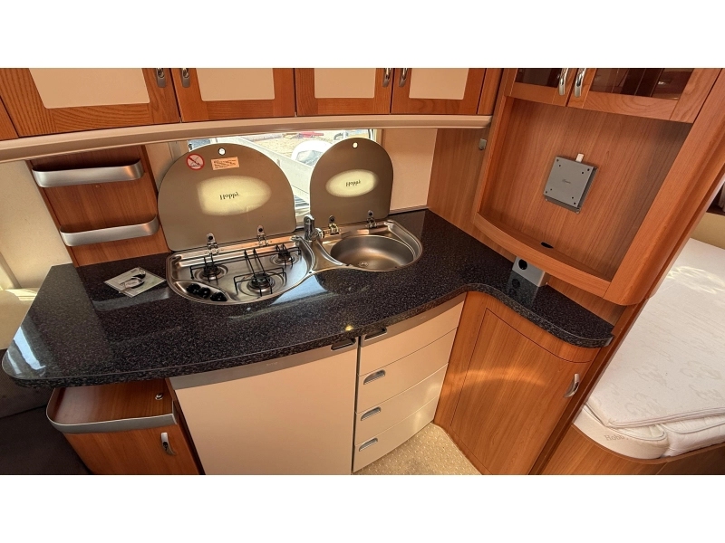 Hobby Prestige 495 UFE frans bed rondzit toilet 