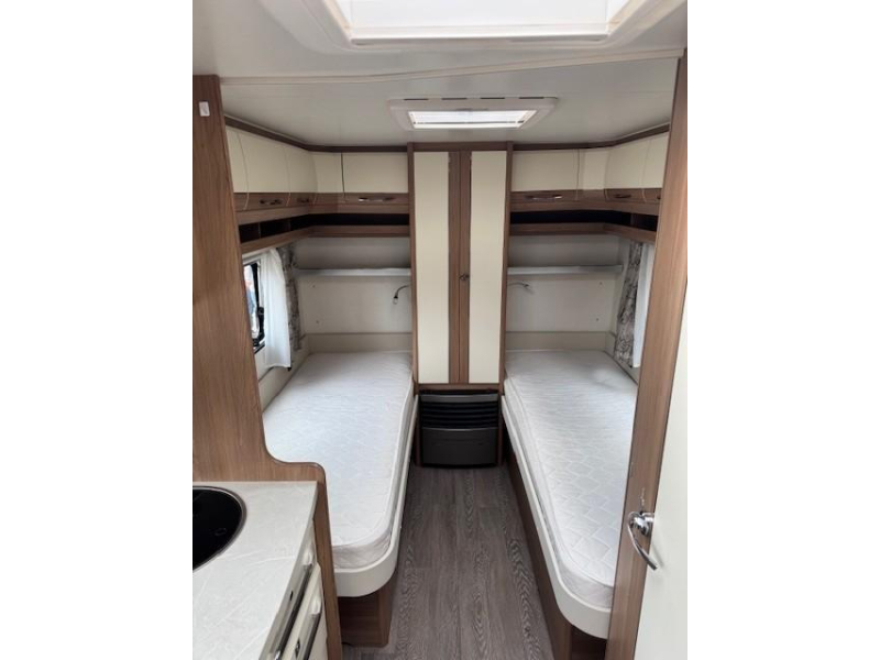 Hobby De Luxe 460 LU Enkele Bedden mover luife  foto: 9