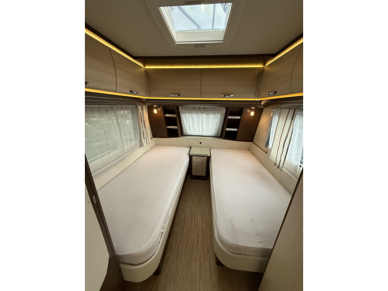 Hobby Prestige 495 UL 2 BEDDEN MOVER VOORTENT  foto: 15