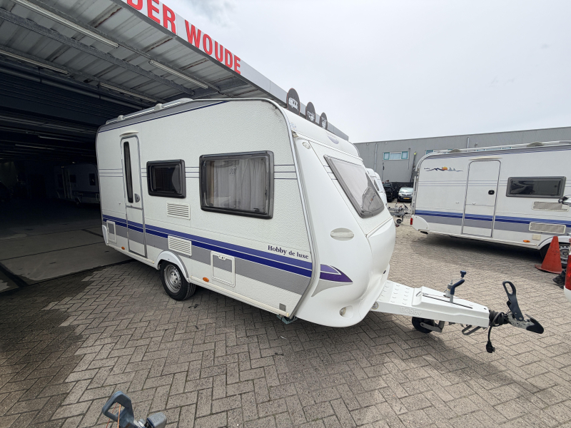 Hobby De Luxe 400 SF Voortent, Zitje Dwarsbed  foto: 1