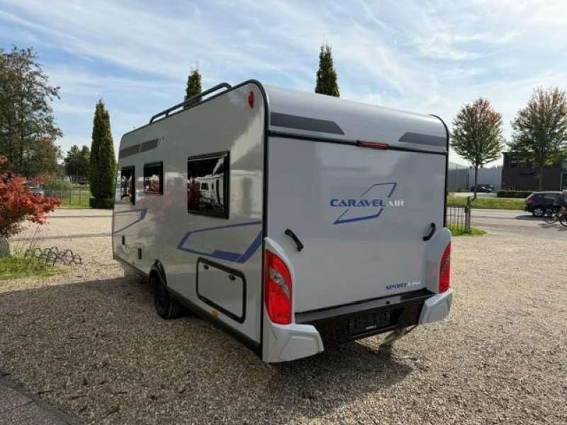 Caravelair Sport Line 455 Frans bed - Ruime rondzit  foto: 5
