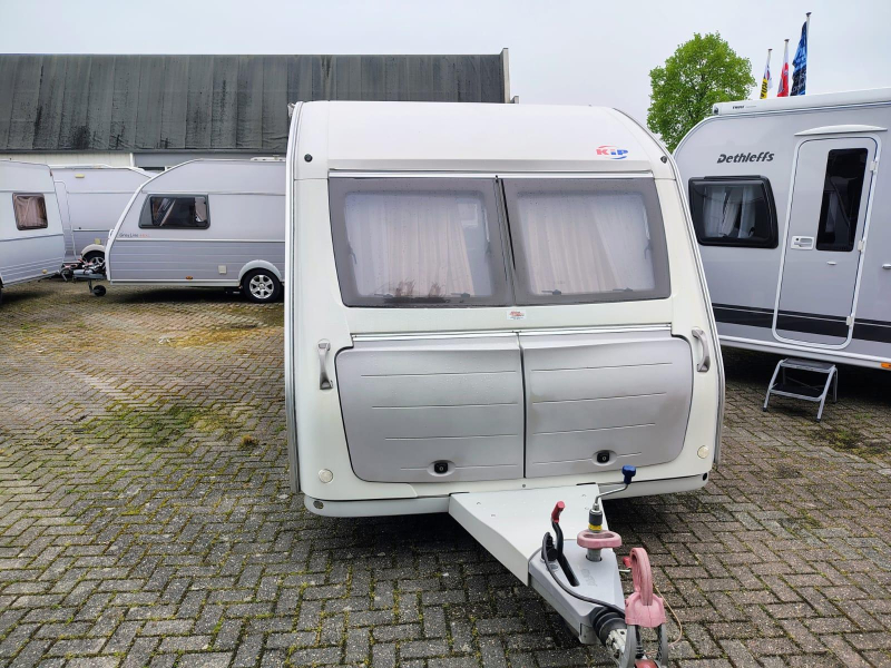 Kip Grey Line Special 44 EKL met doucheruimte 