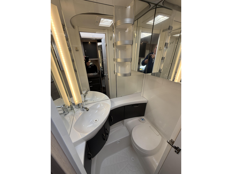Hobby De Luxe Edition 495 UL 2 BEDDEN MOVER LUIFEL TOP  foto: 18
