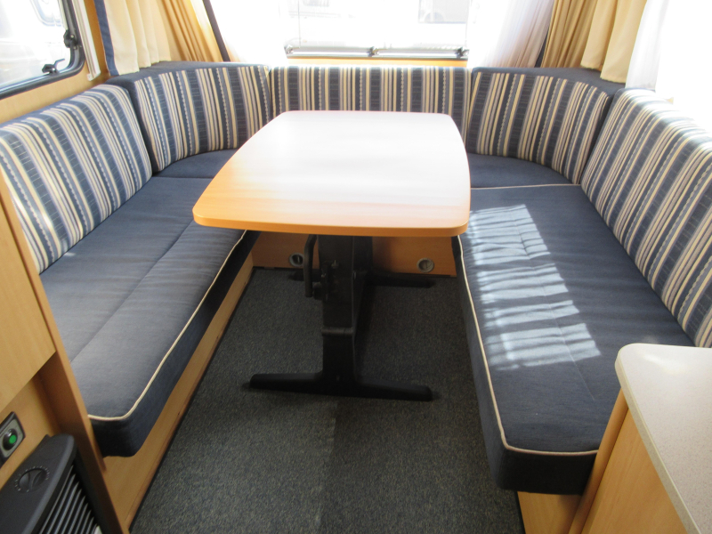 Dethleffs Camper 395 HK LICHTGEWICHT EN MET MOVER  foto: 3