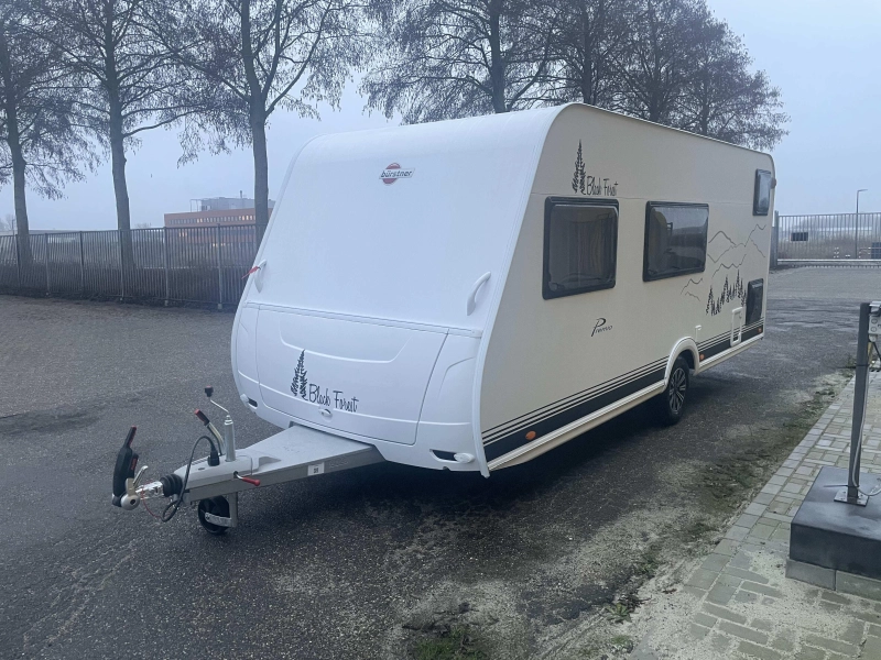 Bürstner Premio Black Forest 495 TK 3 Stapelbed uitvoering  foto: 6