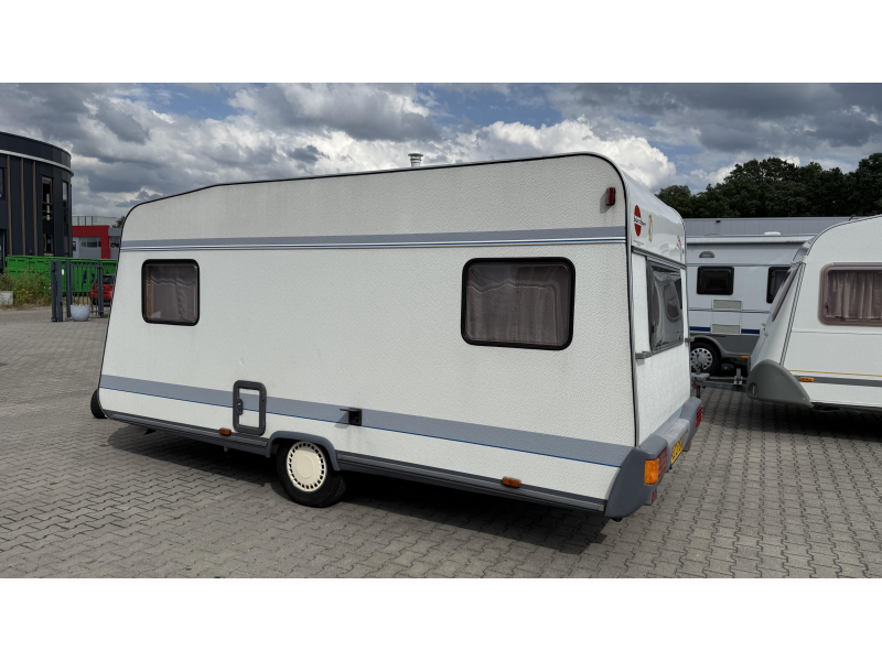 Bürstner Avanti 460 rondzit zit toilet  foto: 12
