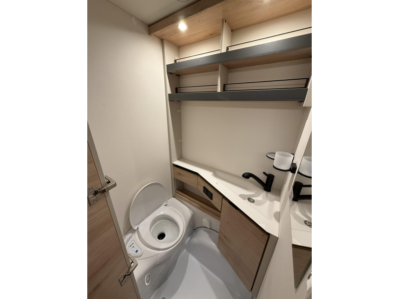 Dethleffs Camper 460 EL 2 BEDDEN ZIT EX VERHUUR  foto: 10