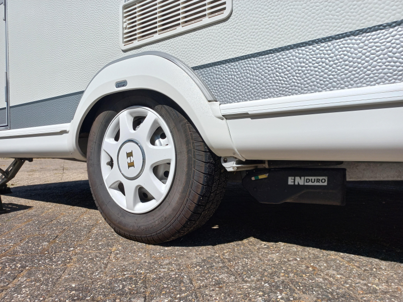Hobby De Luxe Edition 440 SF voortent-cassette-mover  foto: 2