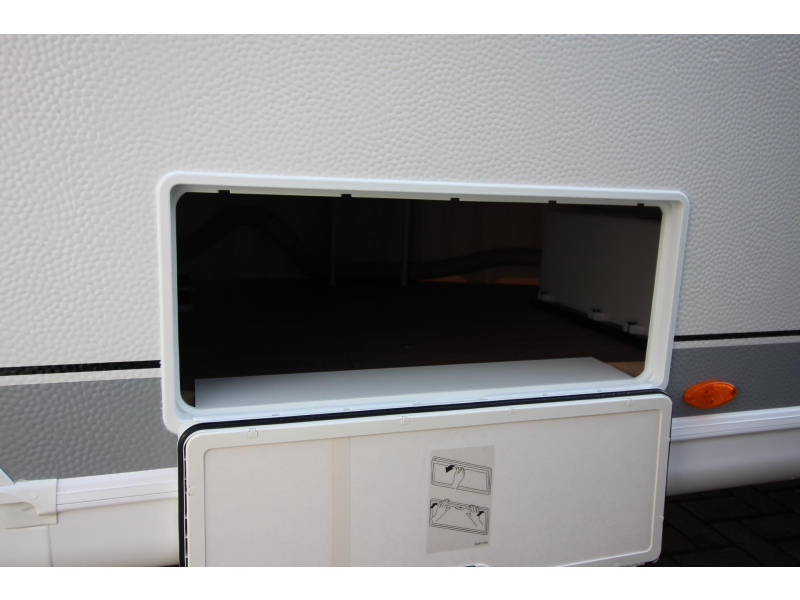 Hobby De Luxe 400 SFE Frans bed & hoge koelkast  foto: 21