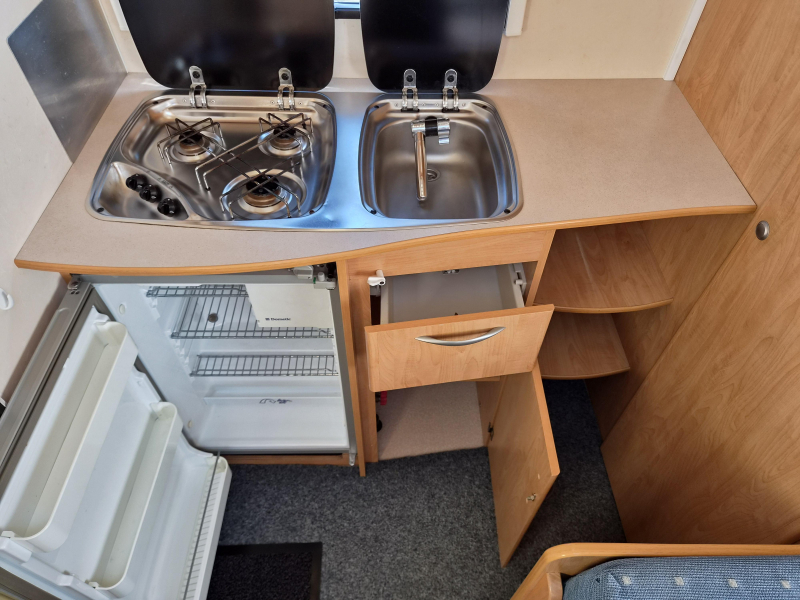Caravelair Antares 400 Voortent en Luifel  foto: 14