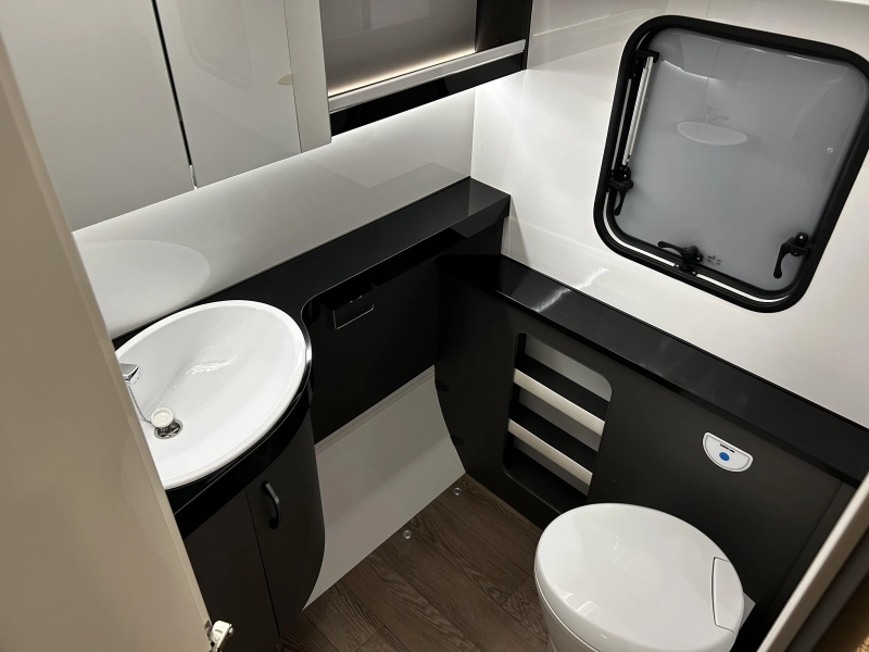 Hobby Excellent 460 SL Met mover en luifel  foto: 7