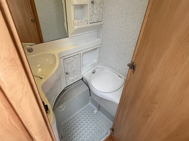 Hobby 450 Uf Rondzit, vast bed , nette staat foto: 5