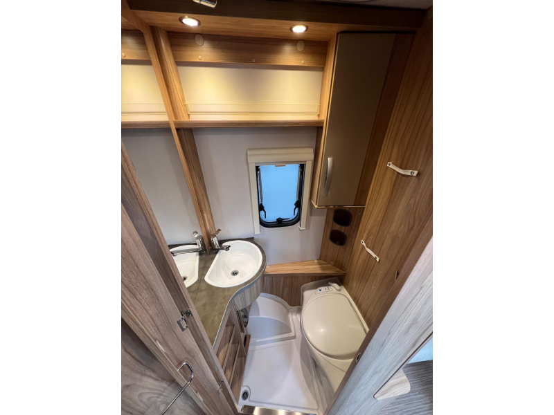 Eriba Nova Light 442 Lengtebedden, Mover, Tent  foto: 12