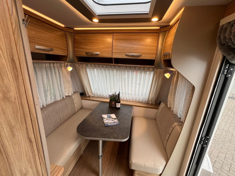Eriba Nova Light 442 Lengtebedden, Mover, Tent  foto: 6