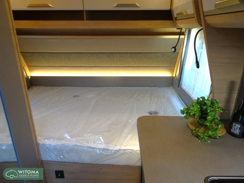 Knaus Sudwind Black Selection 420 QD 50 jaar Witoma voordeel!  foto: 9
