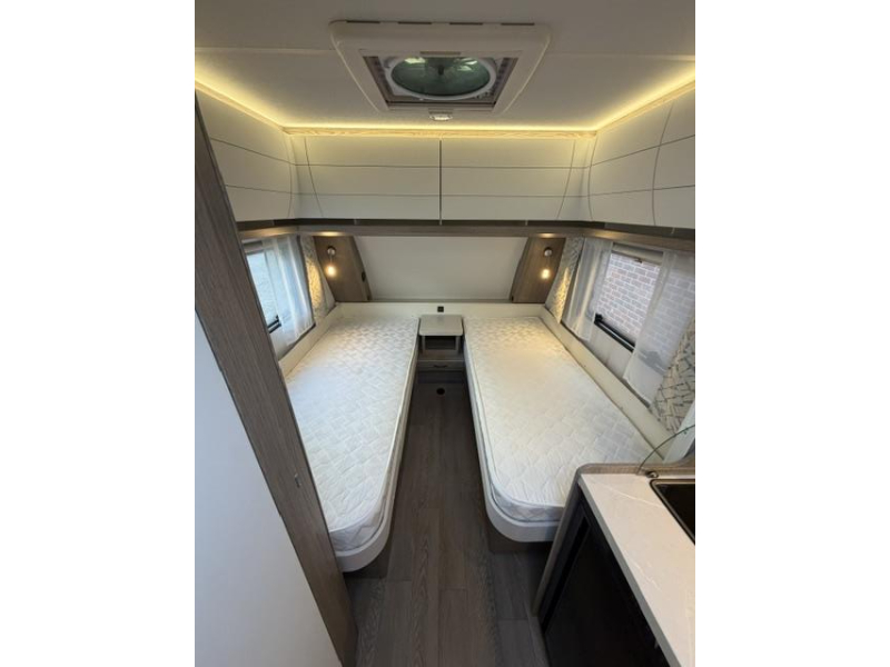 Hobby On Tour 460 DL Mover, Luifel, Airco  foto: 16