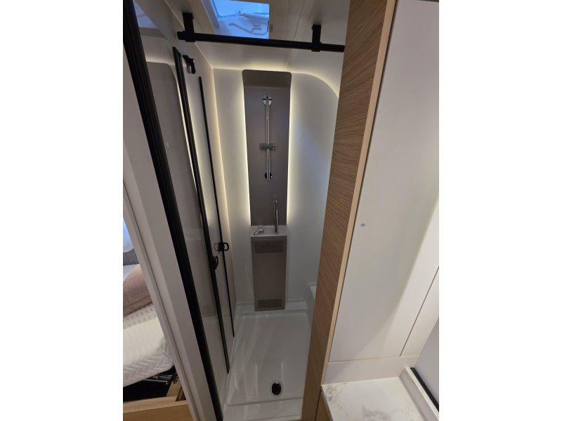 Adria Adora 572 UT Alde verwarming  foto: 14