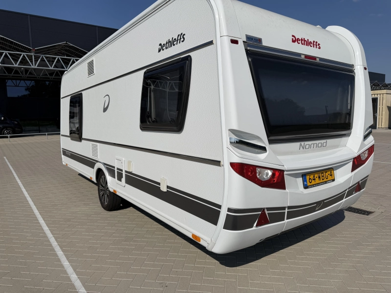 Dethleffs Nomad 530 DR queensbed / voortent 