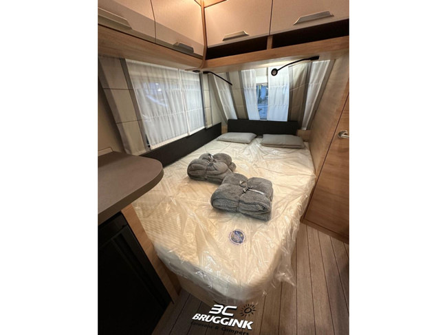 Knaus Sudwind 60 Years 450 FU FRANS BED VLOERVERWARMING foto: 4