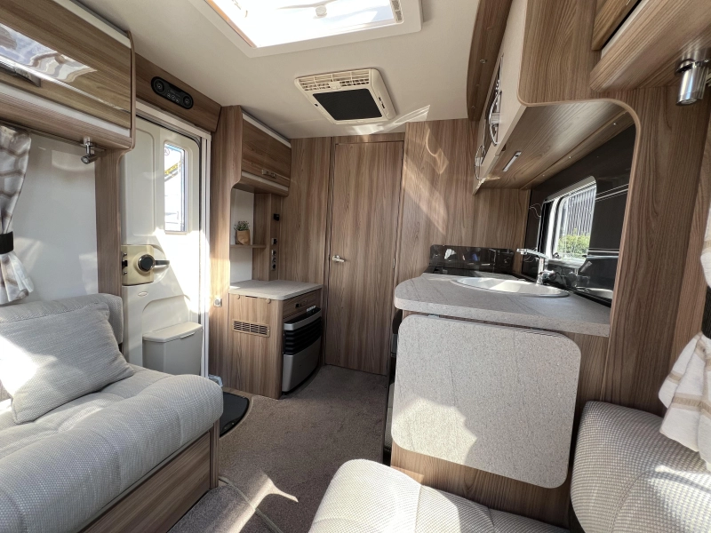 Sprite Cruzer 520 SR Mover Zakluifel Queensbed 