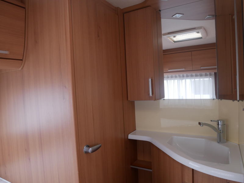 Knaus Sudwind 500 FU Voortent + cassetteluifel  foto: 11