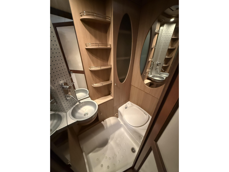 Bürstner Trecento 525 TL 2 BEDDEN RONDZIT TOPSTAAT  foto: 18