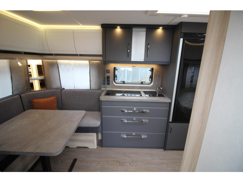 Hobby De Luxe 460 UFE Frans bed & rondzit!  foto: 5