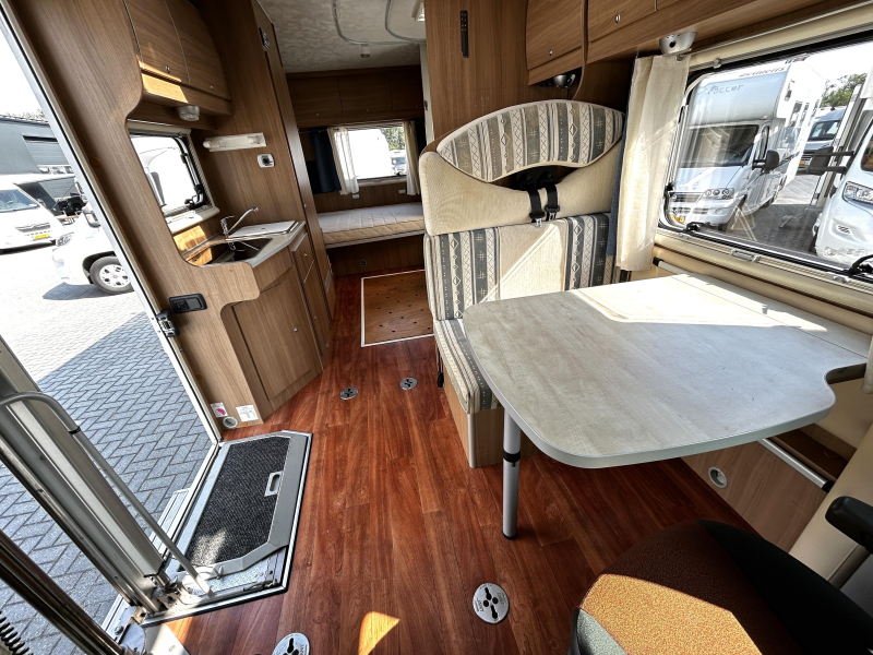 Elnagh M200 CPT Rolstoel-camper met lift  foto: 9