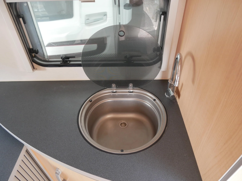 Kip Grey Line Special 44 TCB Incl. mover en voortent  foto: 9