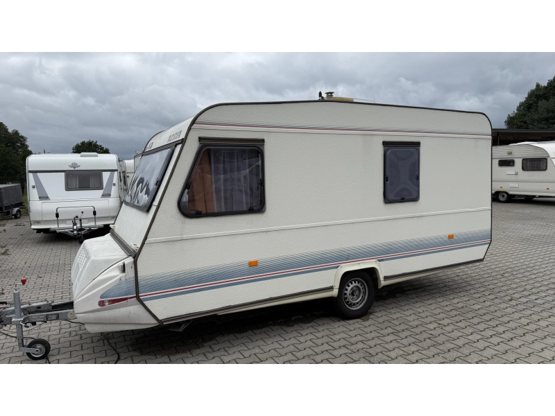 Adria Optima 425 TK vast bed zit toiletruimte  foto: 14