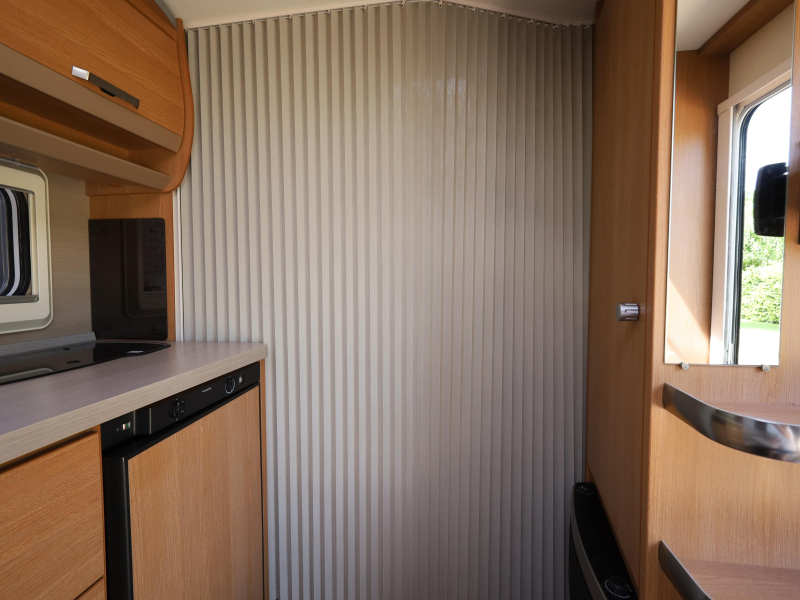 Knaus Sport 450 FU inclusief voortent  foto: 14
