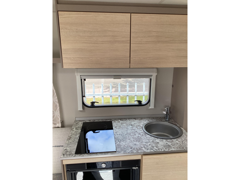 Weinsberg CaraCito 450 FU E-Power/ airco  foto: 5