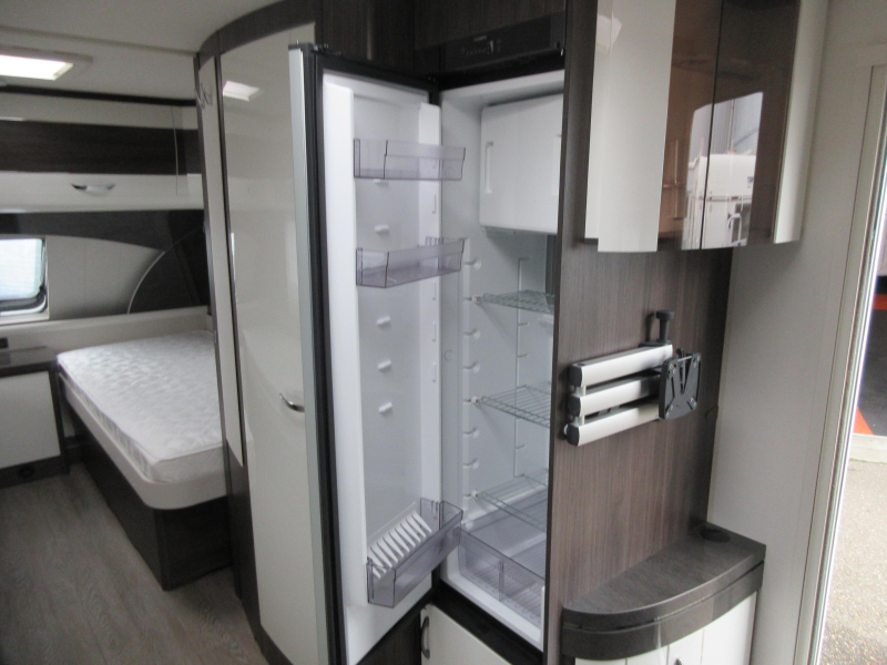 Hobby Prestige 560 UL RONDZIT HOGE KOELKAST  foto: 9