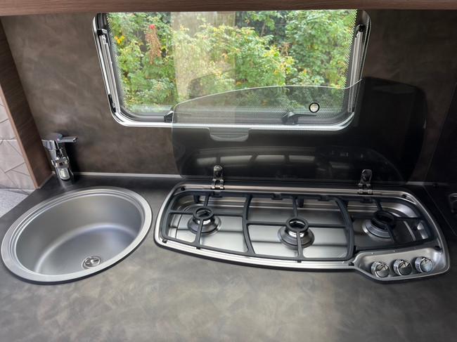 Knaus 450 Fu Sport Frans bed, MOVER, AIRCO , Nieuwstaat! foto: 5