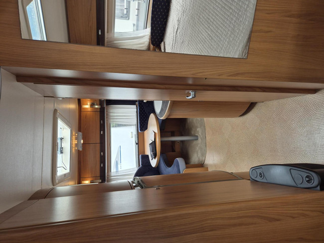 Bürstner 525 TS Belcanto Queens bed kleine voortent foto: 13