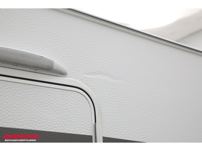 Knaus Sport 450 FU Middenkeuken Rondzit foto: 8