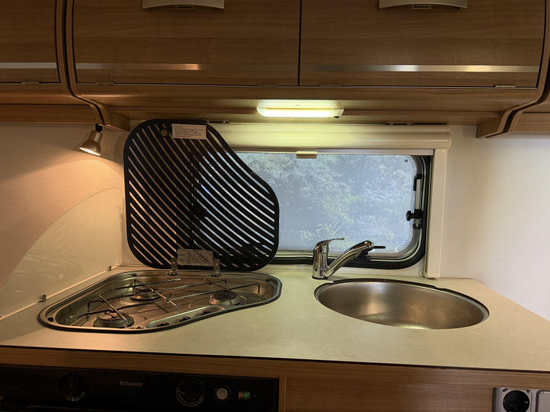 Eriba Touring Triton 410 mover / hefdak  foto: 14
