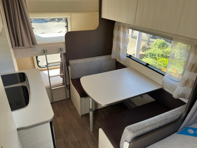 Caravelair Antares 476 Family Stapelbed | Fietsenrek | Voortent | TV | Fransbed | Treinzit | Hor foto: 12
