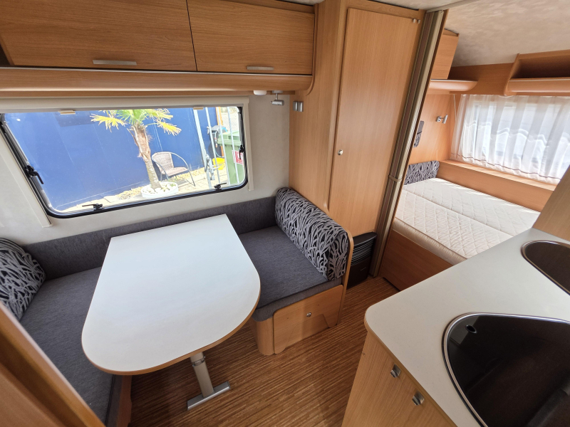 Adria Altea 390 PS 4 persoons VOORTENT 2010  foto: 7