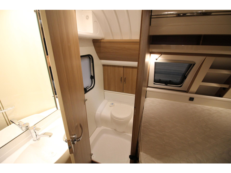 Hobby Excellent 495 UFE Mover, MPP accu, Voortent  foto: 16