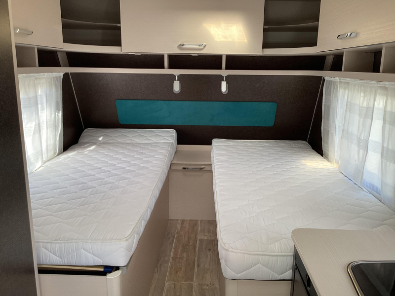 Dethleffs C'Go 475 EL enkele bedden 