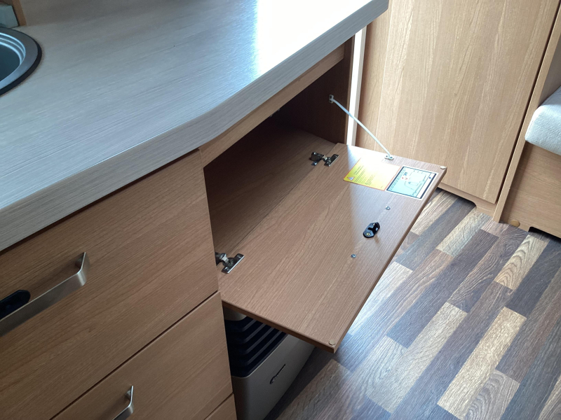 Knaus Sport 420 QD mover/voortent  foto: 12
